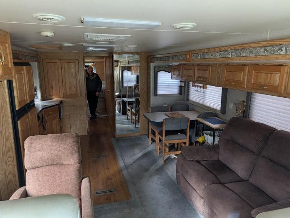 Used 2002 Holiday Rambler Endeavor 38PST