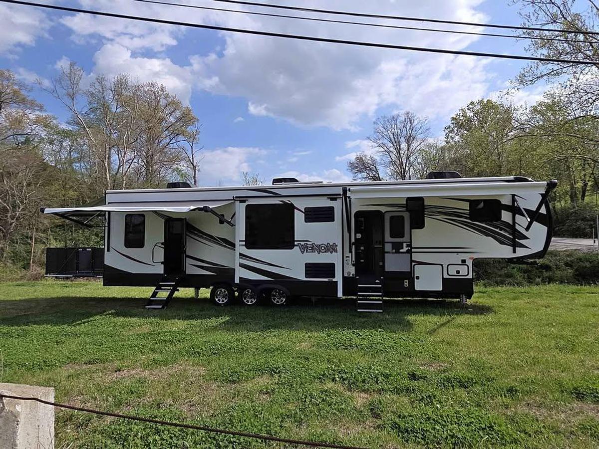 Used 2021 KZ Venom V4114TK