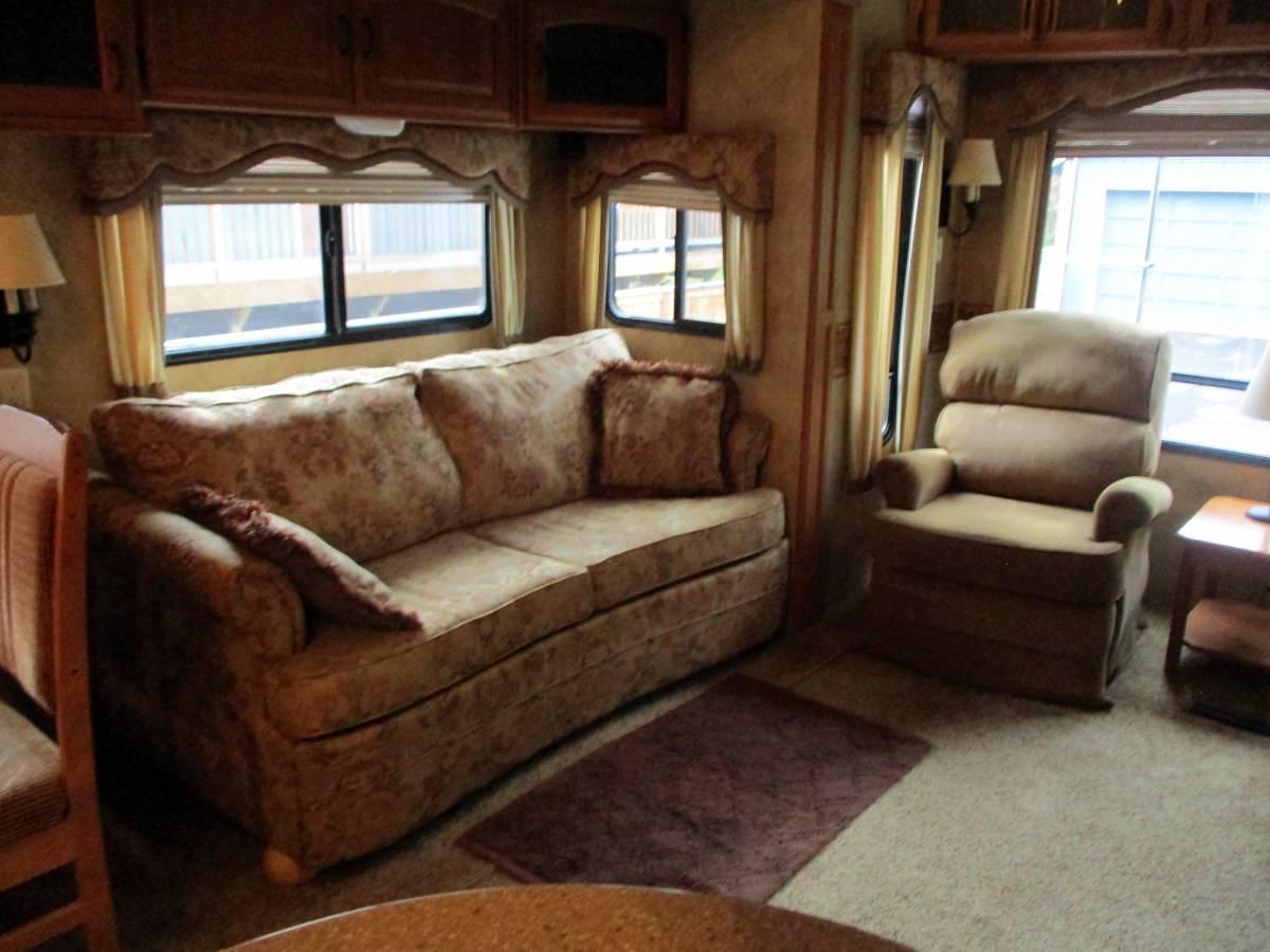 Used 2009 Keystone Montana 3400RL