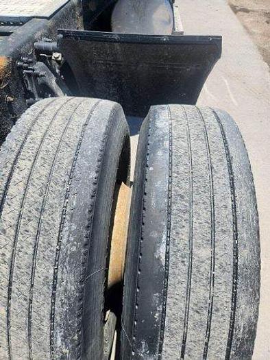 Used 2004 Freightliner COLUMBIA 120