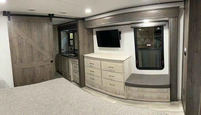 Used 2021 Alliance RV Paradigm 370FB