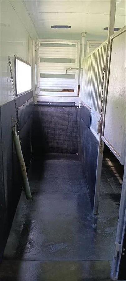 Used 2017 Sundowner Transporter 6 Horse