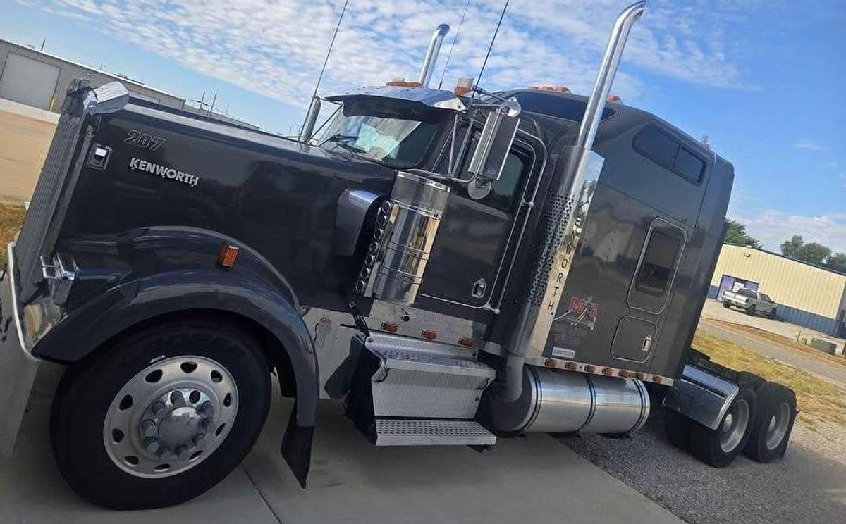 Used 1999 KENWORTH W900L Conventional Sleeper Semi