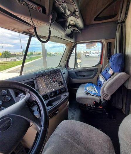 Used 2010 Freightliner Cascadia 125