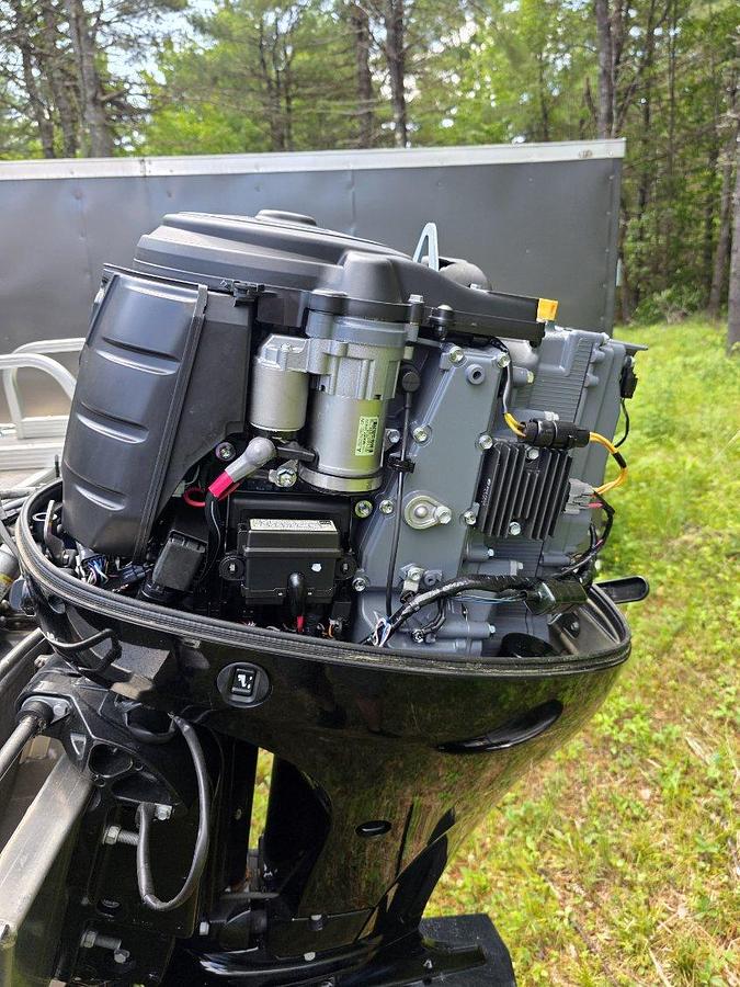 Used 2021 Smoker Craft Sun Chaser Vista 20 LR Pontoon Boat with Trailer