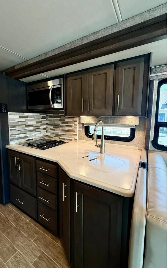 Used 2022 Thor Motor Coach Miramar 34.6