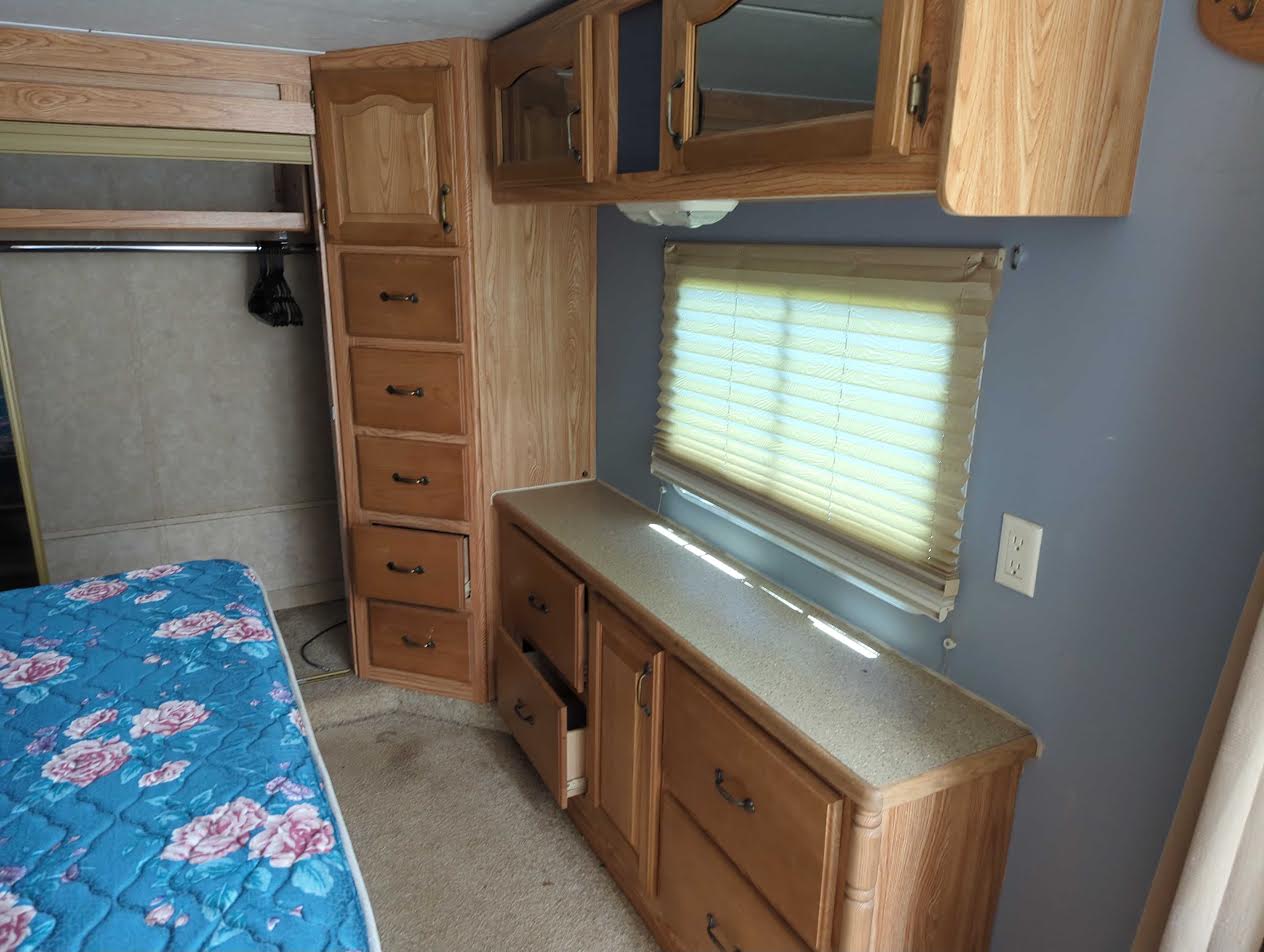 Used 2006 Forest River Cedar Creek 362BTS Fifth Wheel | Air Ride Hitch | Clean Title | Great Starter Camper