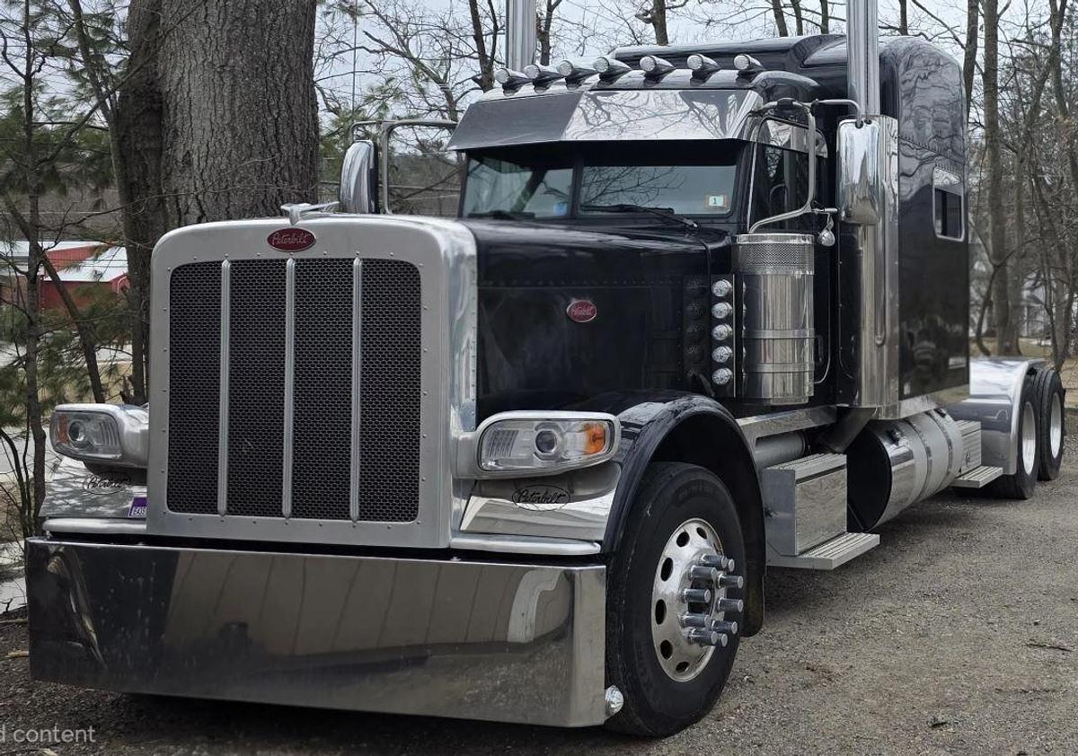 Used 2022 Peterbilt 389