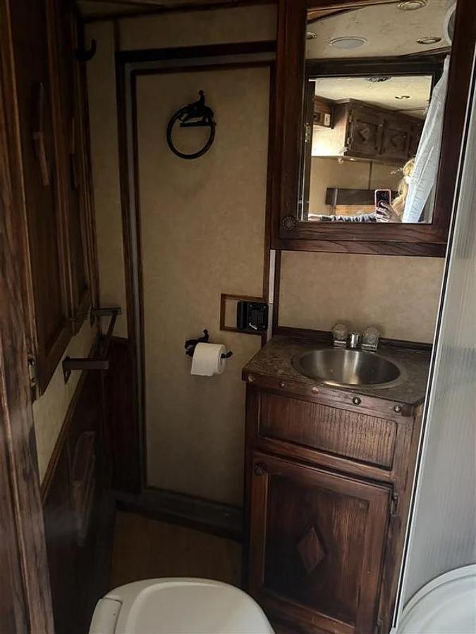 Used 1999 Elite 3 Horse LQ Trailer