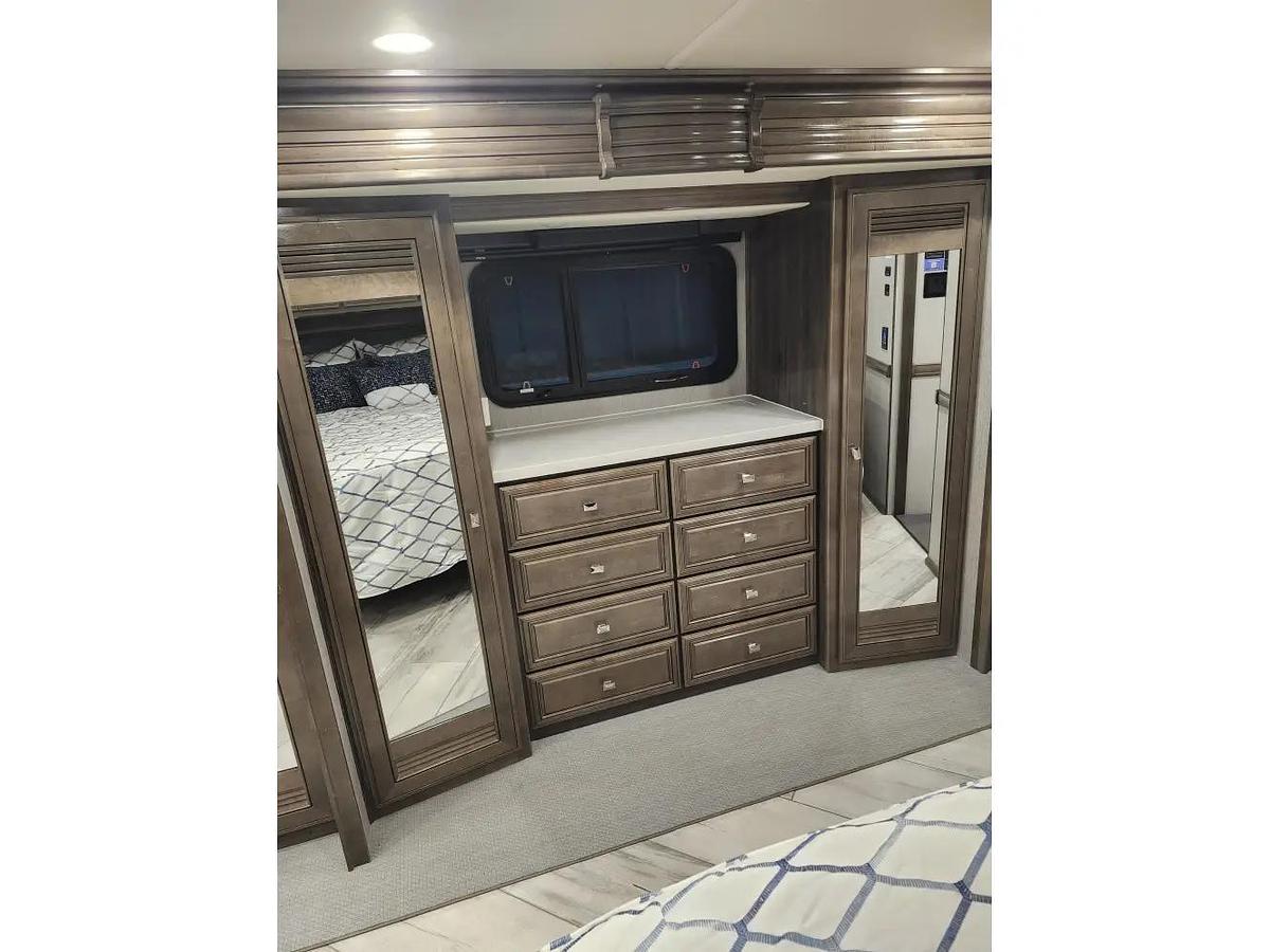 Used 2022 Fleetwood Discovery Lxe 44s