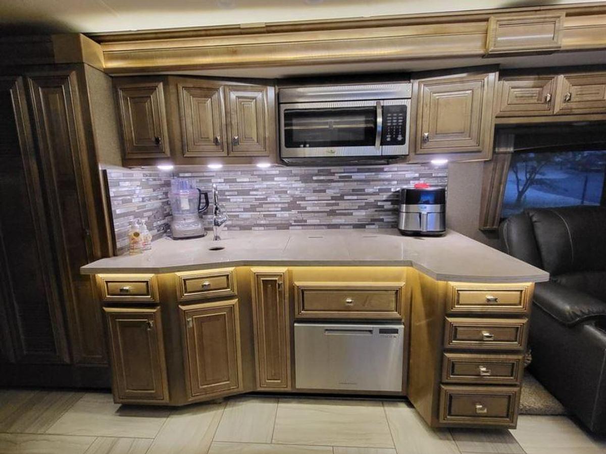 Used 2019 Fleetwood Discovery 40D LXE