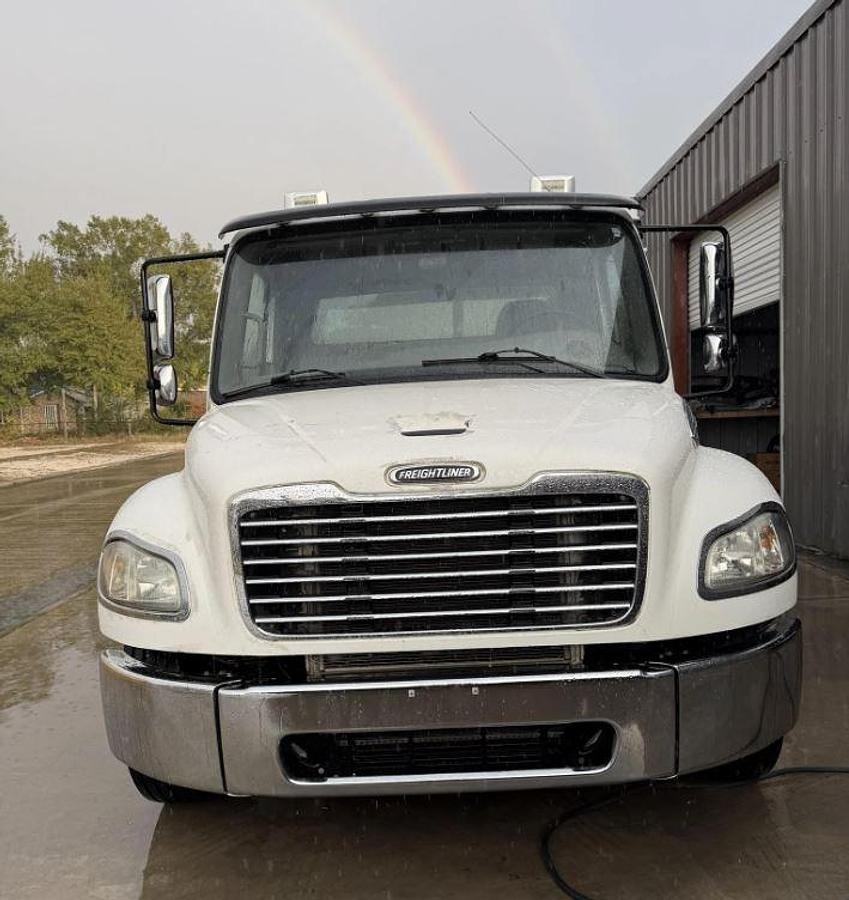Used 2019 Freightliner Business Class M2 106