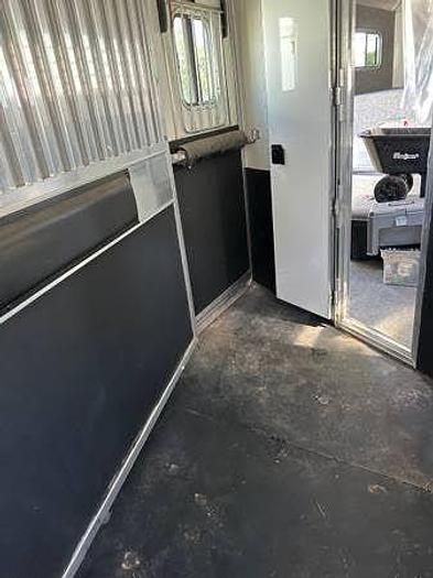 Used 2009 4 Star 3 Horse Slant