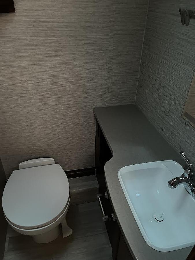 Used 2022 Winnebago Minnie Winnie E-Series 32-1 Class C Motorhome