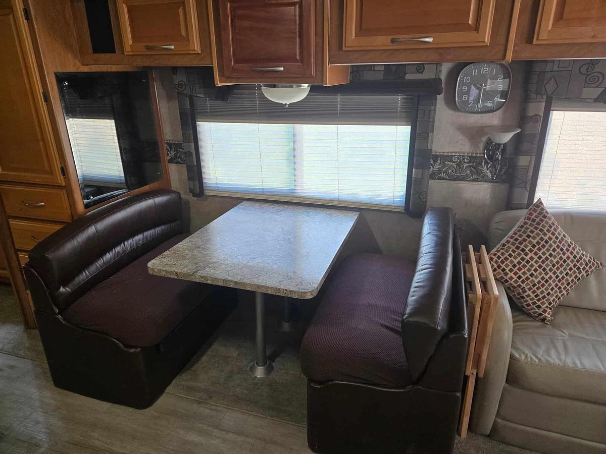 Used 2006 Fleetwood Discovery 39V