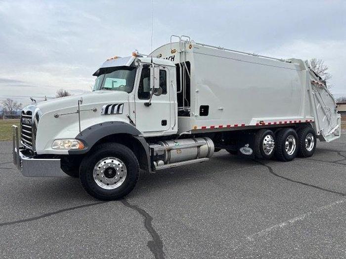 Used 2010 Mack GU813 Leach 29YD