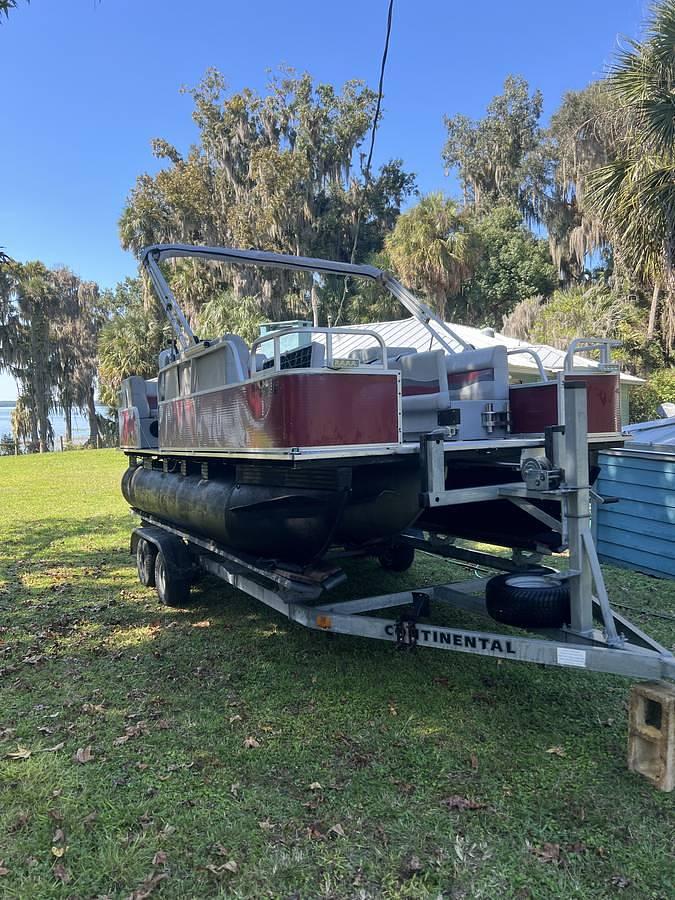 Used 2022 16 ft Tri-Toon Pontoon Tracker Boat