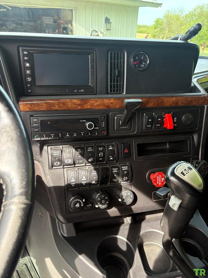 Used 2020 International LoneStar Sleeper Truck