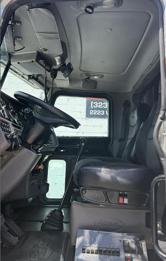 Used 2012 Peterbilt 388 Wrecker Tow Truck