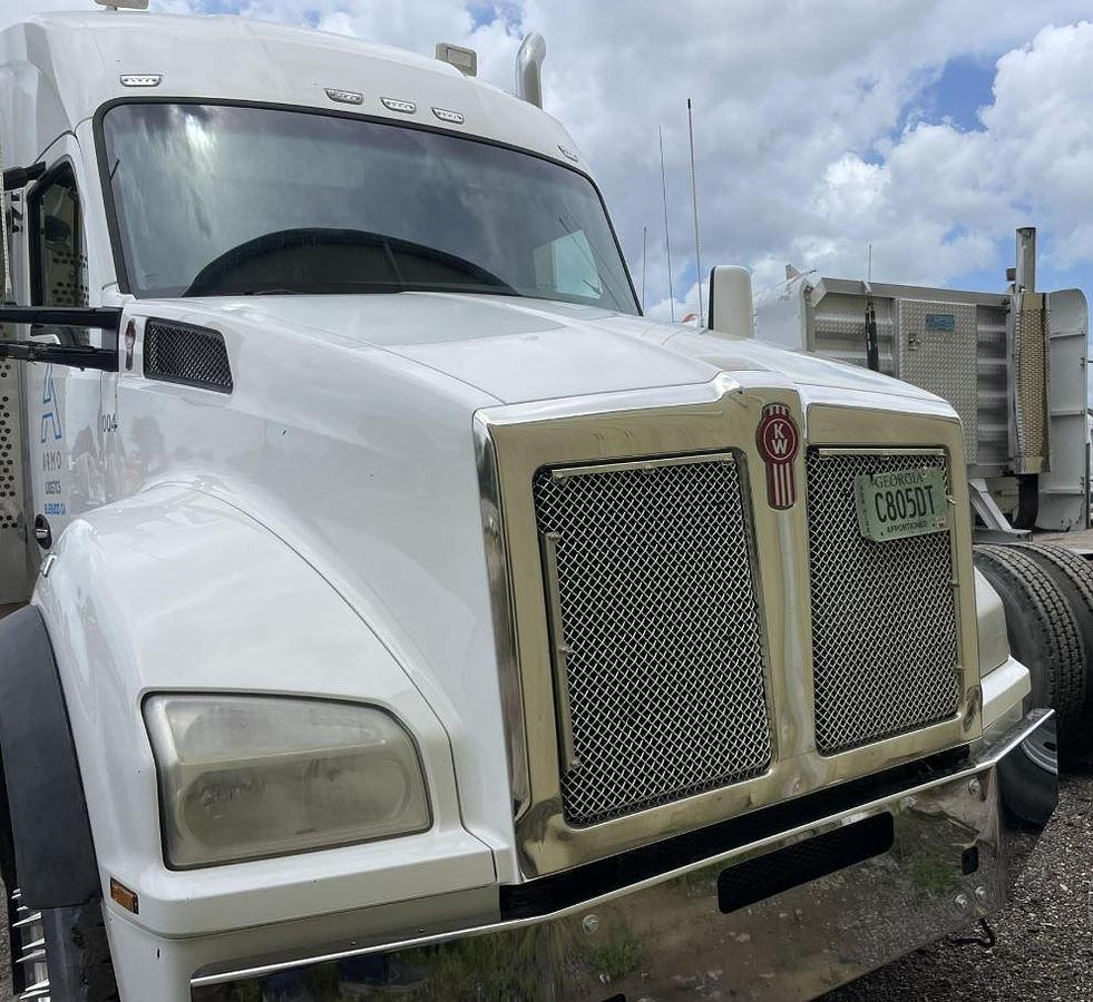 Used 2015 Kenworth T880 Sleeper Semi Truck