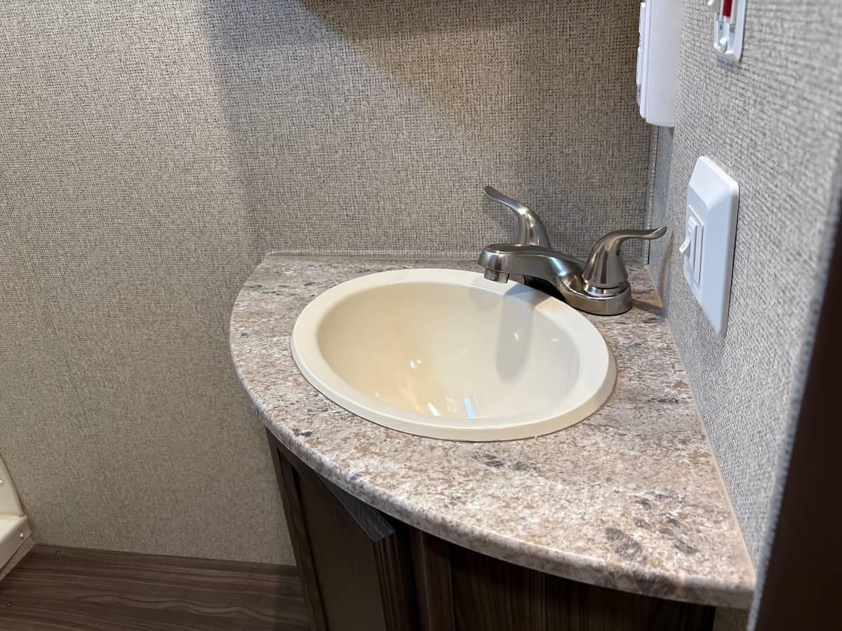 Used 2018 Coachmen Apex Travel Trailer