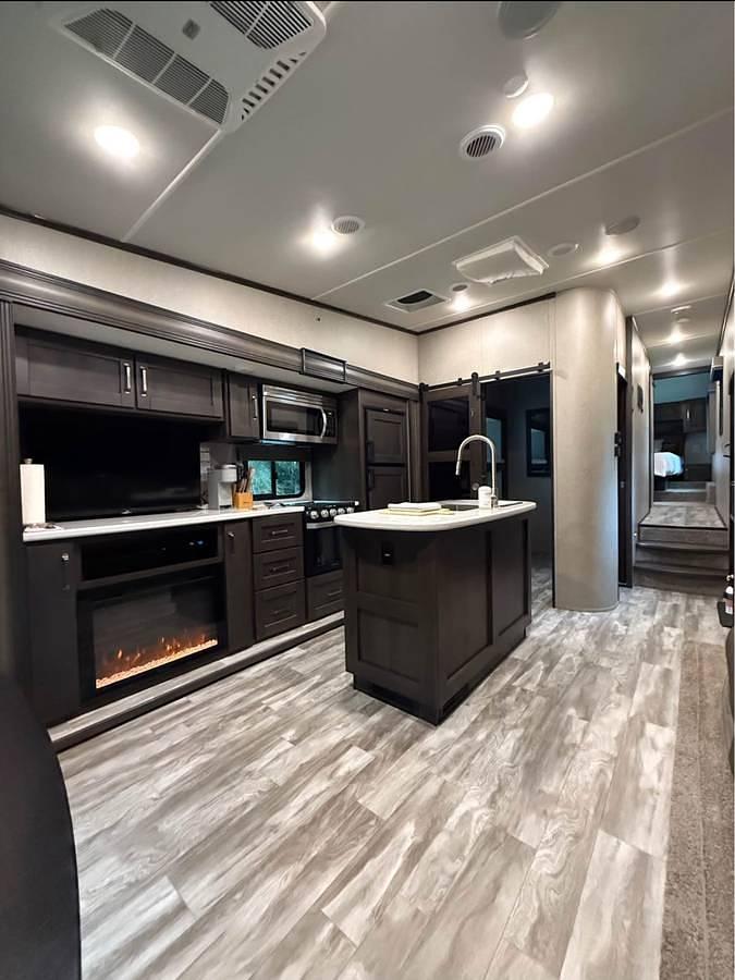 Used 2021 Grand Design Reflection 31MB