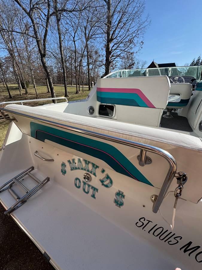 Used 1993 Rinker Fiesta Vee 260 Cruiser