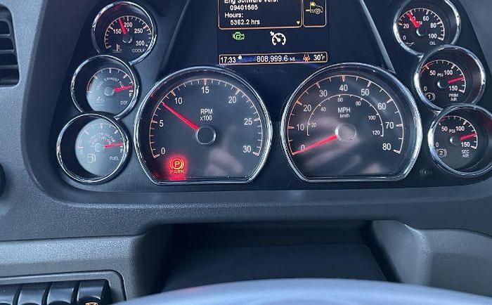 Used 2015 Peterbilt 579