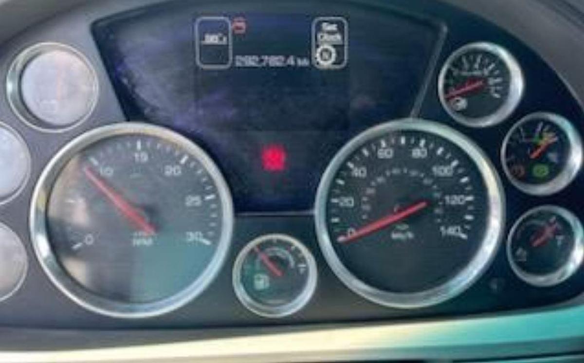 Used 2015 Kenworth T880 Sleeper Semi Truck