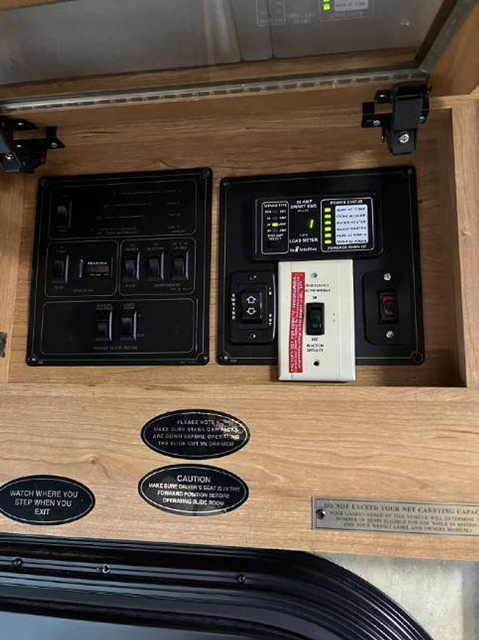 Used 2008 Coachmen Cross Country 382DS Class A Motorhome