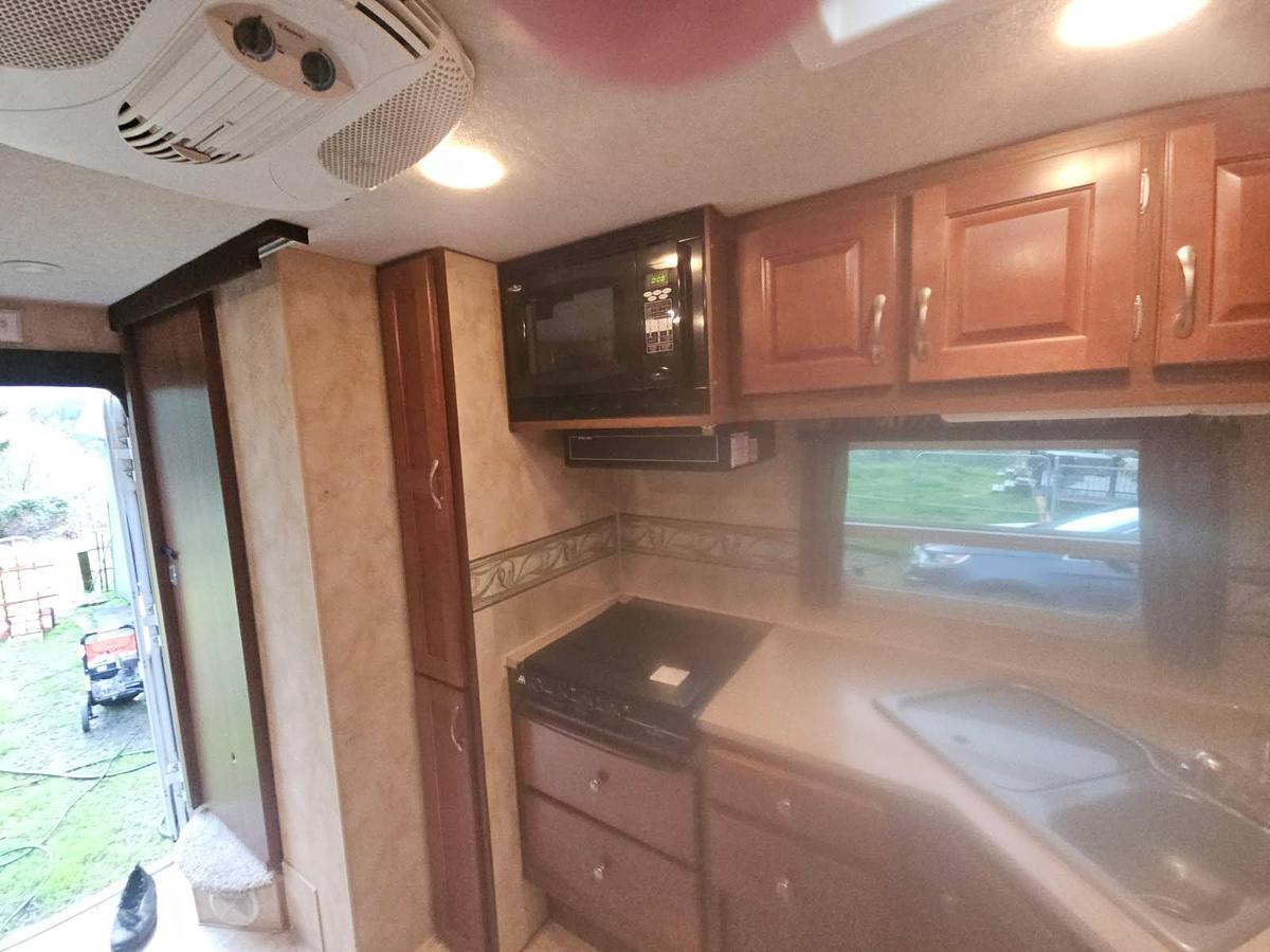 Used 2012 Arctic Fox 990 Camper