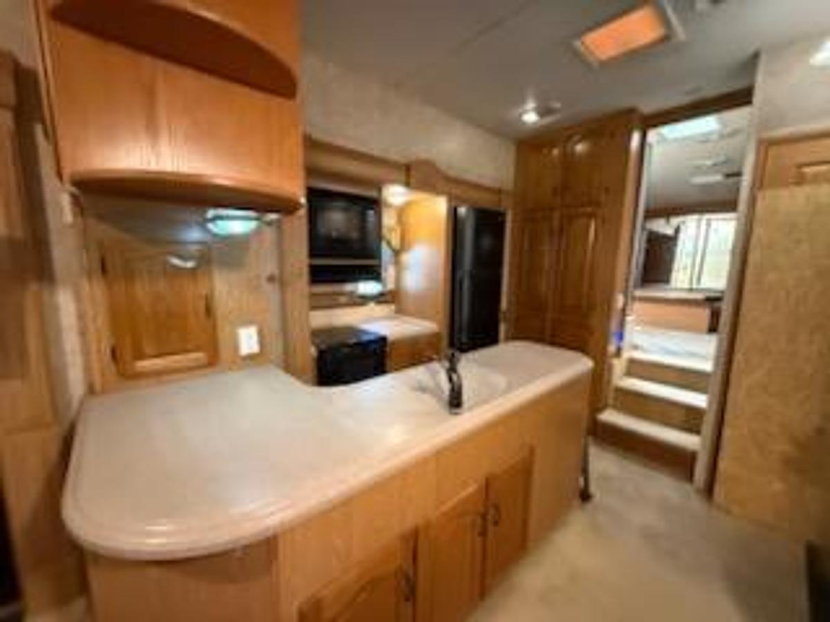 Used 2007 Keystone Montana 3400RL