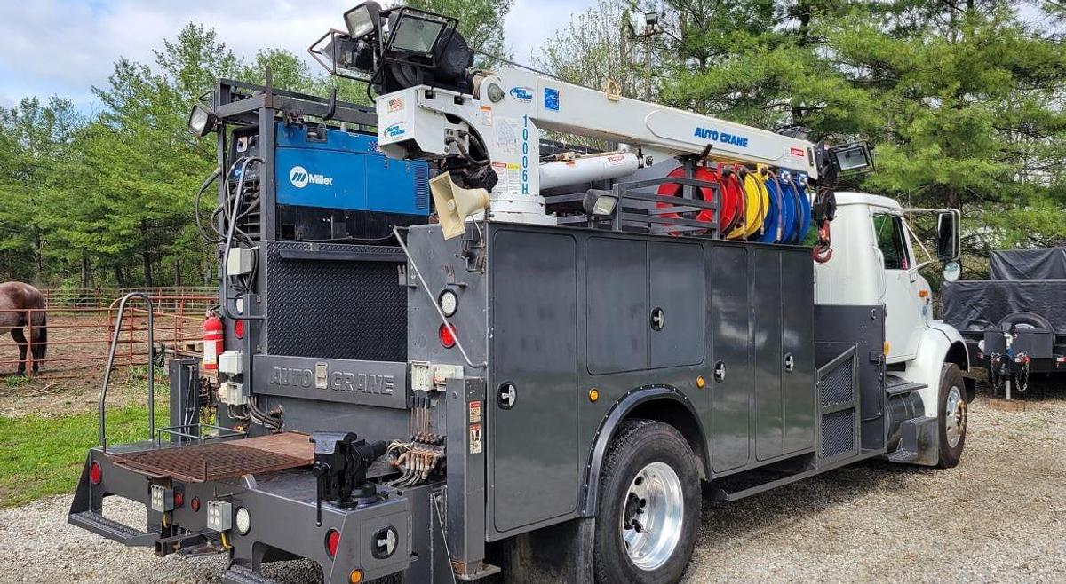 Used 1999 International 8100 with 2011 Auto Crane 10006H