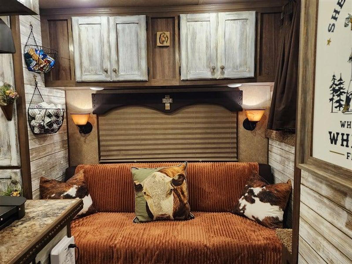 Used 2019 Lakota 7209 2 Horse Trailer with Living Quarters