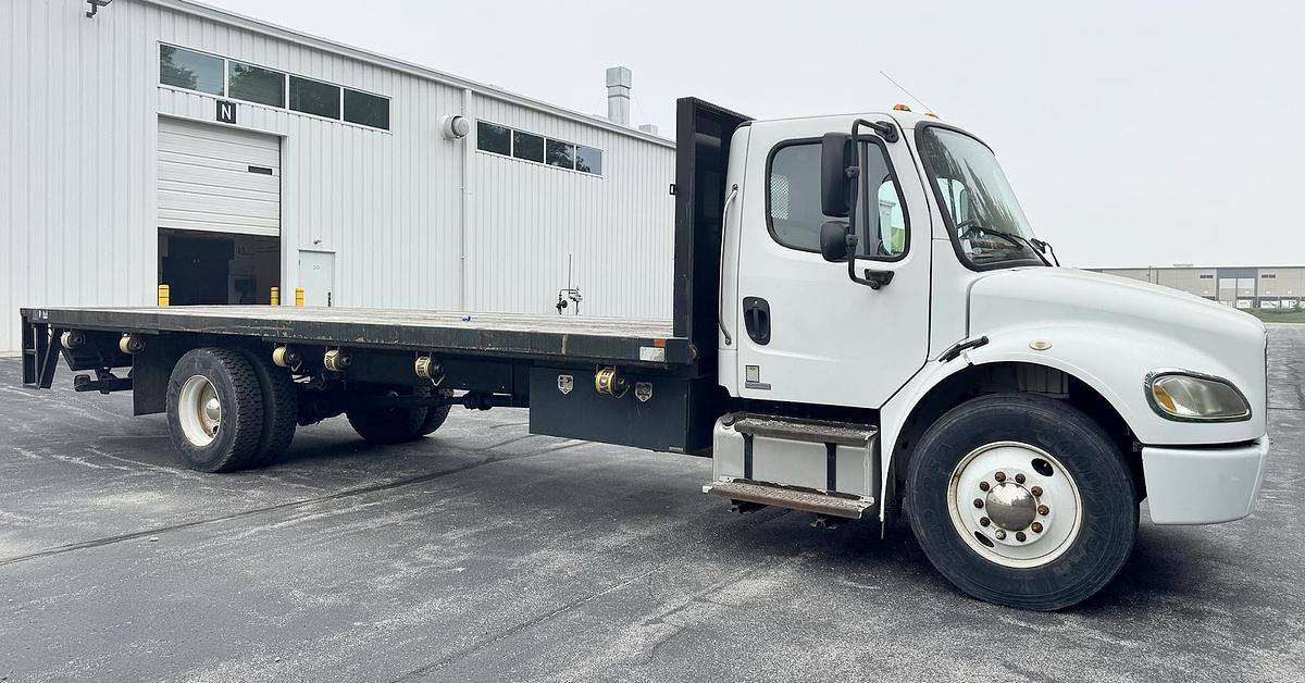 Used 2006 Freightliner M2 Flatbed