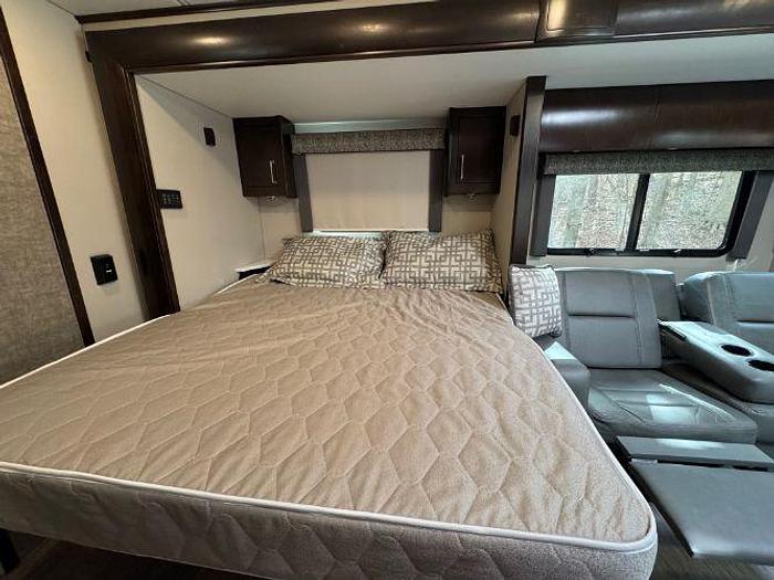 Used 2022 Renegade Vienna 25RMC