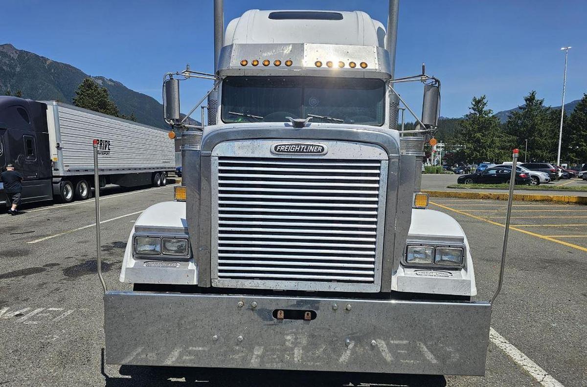 Used 2001 FREIGHTLINER FLD120 CLASSIC Conventional Sleeper Semi
