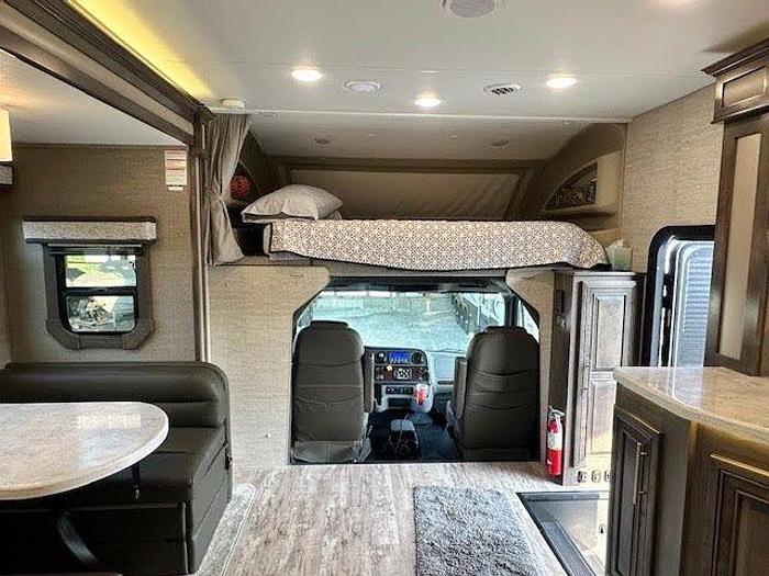 Used 2023 Jayco Seneca 37L.