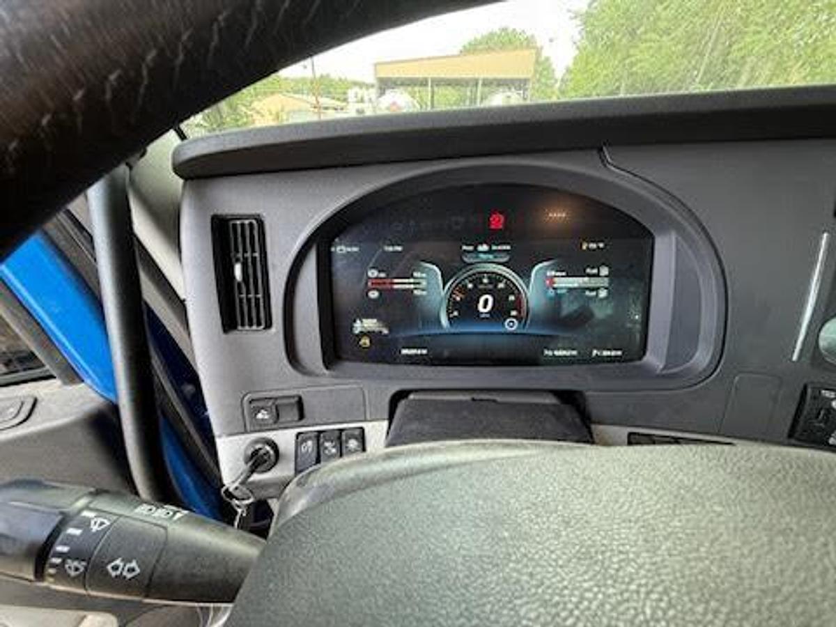 Used 2022 Kenworth W900 Day Cab Semi Truck