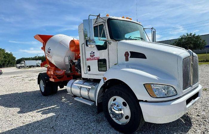 Used 2018 KENWORTH T300 Concrete Mixer Truck