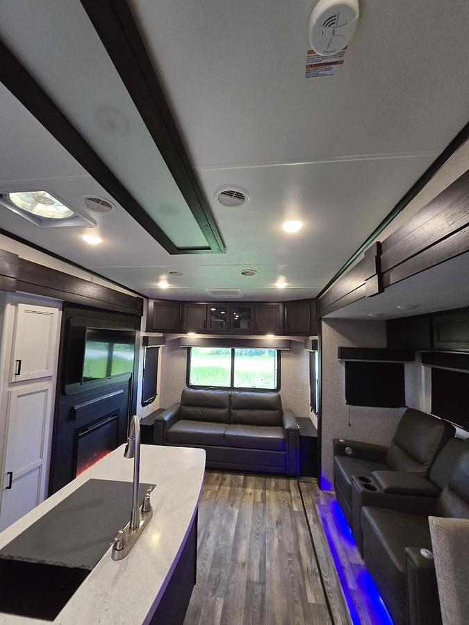Used 2022 Highland Ridge Roamer 354MBH Fifth Wheel