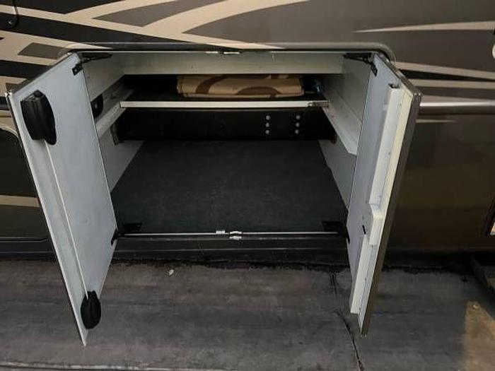 Used 2014 Thor Motor Coach Palazzo