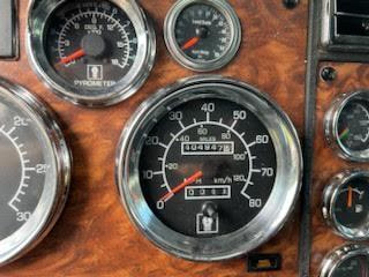 Used 2000 Kenworth W900L Conventional Sleeper Semi