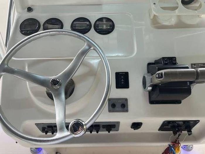 Used 2004 Pursuit 2470 C/C