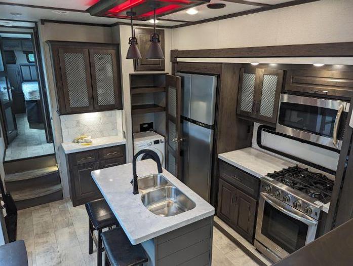 Used 2021 Grand Design Momentum 376THS