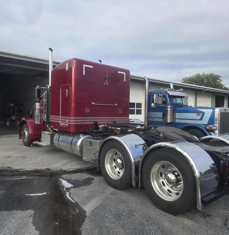 Used 2001 PETERBILT 379EXHD Conventional Sleeper Semi