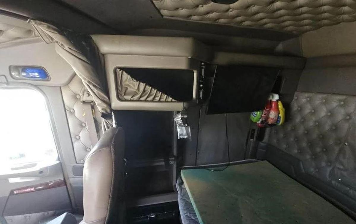 Used 2015 KENWORTH T660 Conventional Sleeper Semi