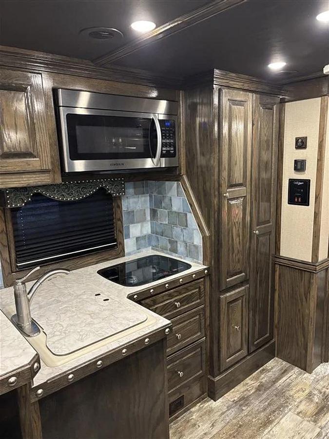 Used 2023 Platinum Coach 4 Horse Side Load