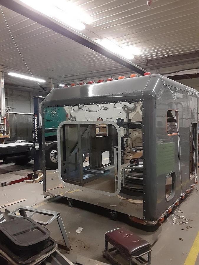 Used 2000 Kenworth W900 Conventional Sleeper Semi