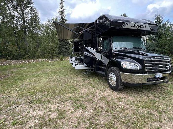 Used 2022 Jayco Seneca 37K